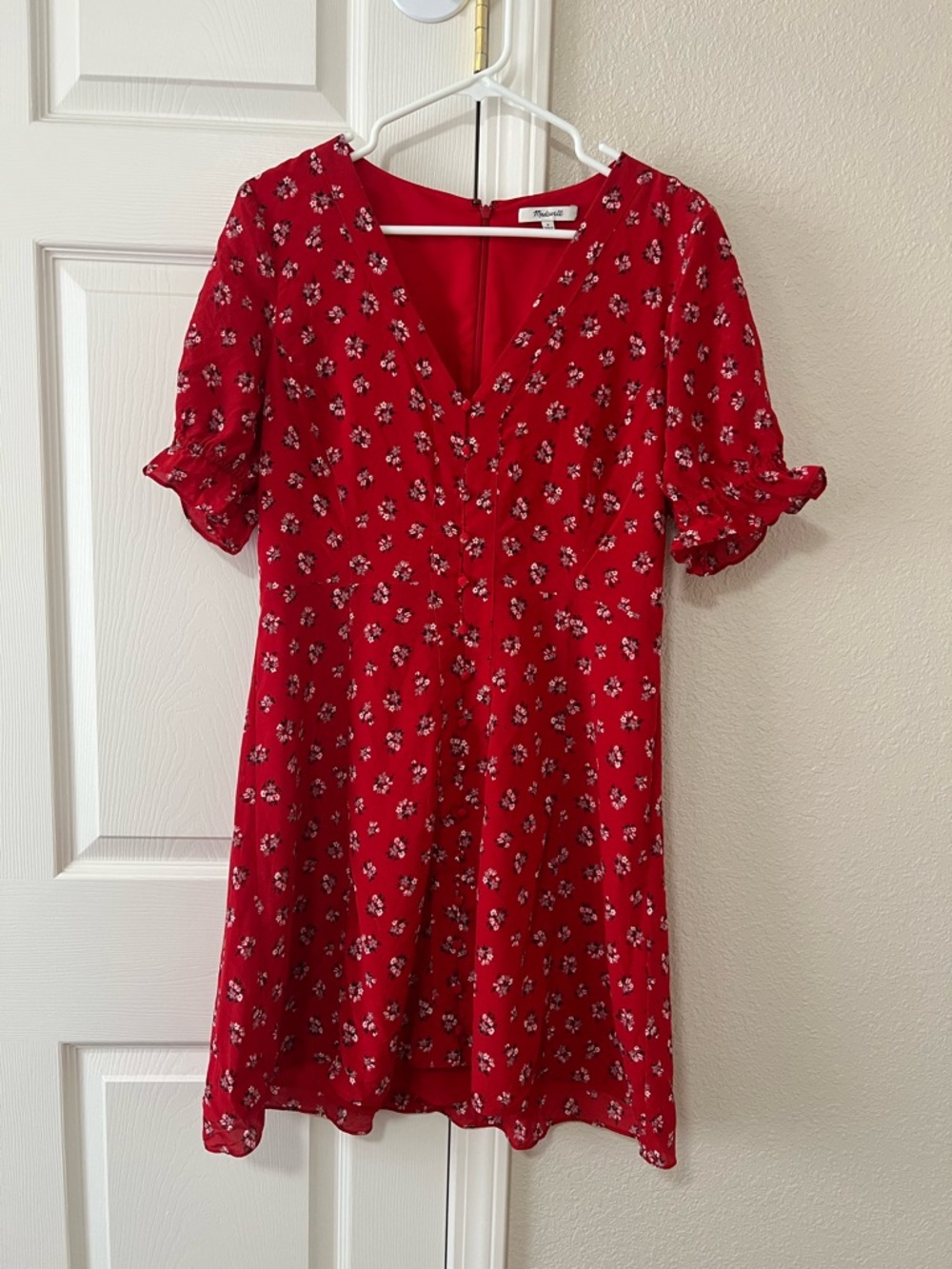 Madewell Red Floral Silk Dress Size 8 V Neck Button Front Style AF202